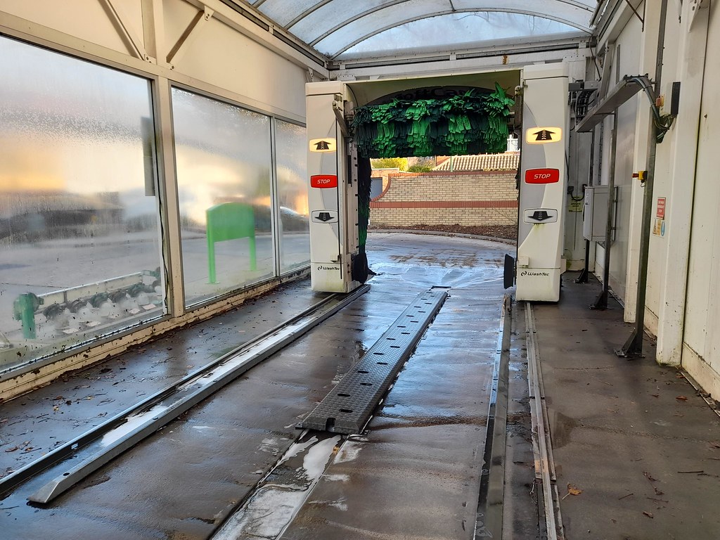 BP car wash, Carshalton Washtec Softcare2 Pro with green s… Flickr