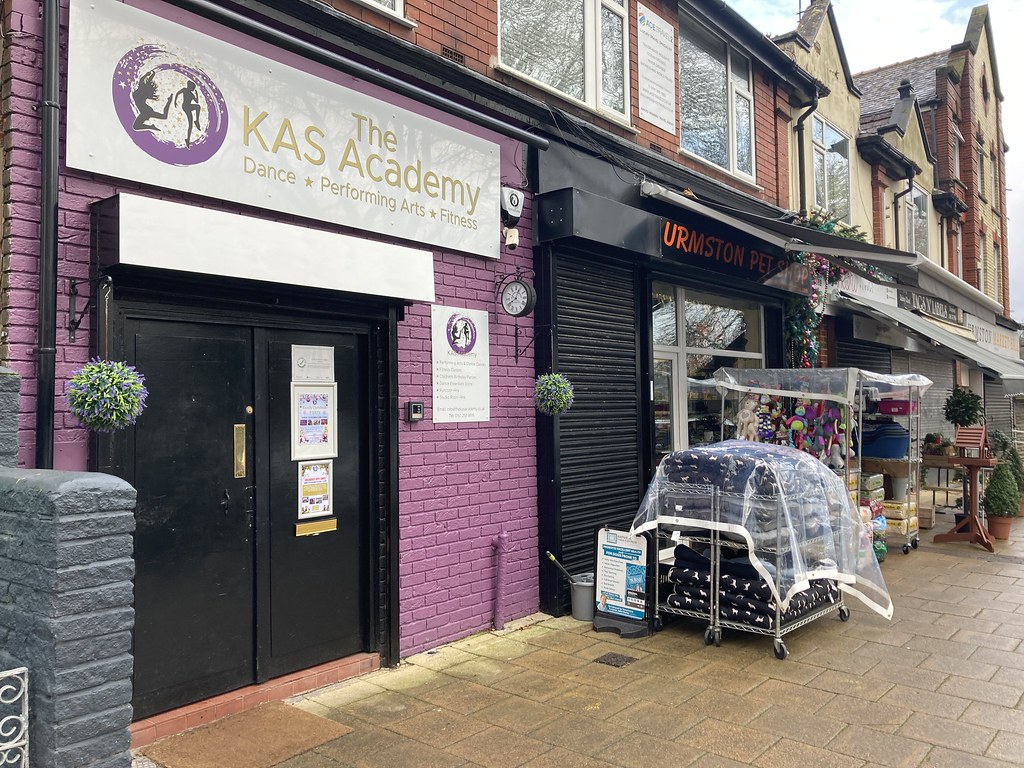 Railway Road Shops, Urmston The KAS Academy, Urmston Pet S… Flickr