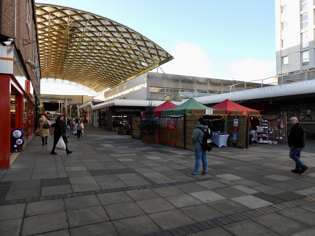 Monmouth Walk, Cwmbran Centre 9 December 2022 Christmas tr… Flickr