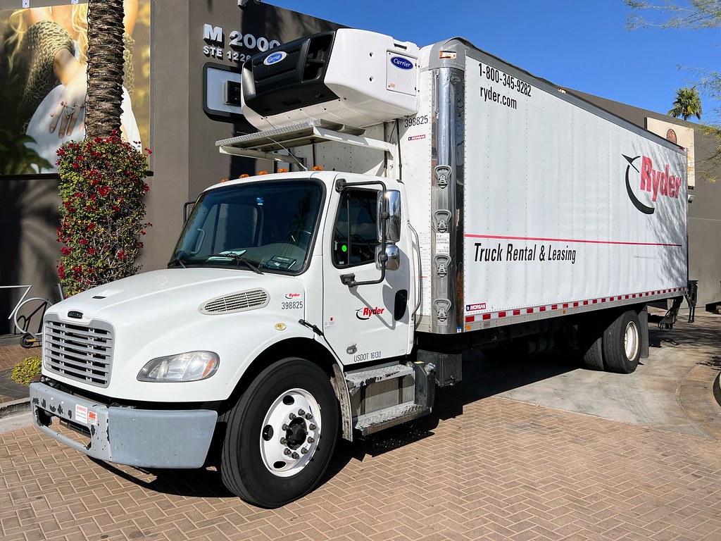 Ryder Truck Rental & Leasing 2015 Freightliner M2106 3988… Flickr