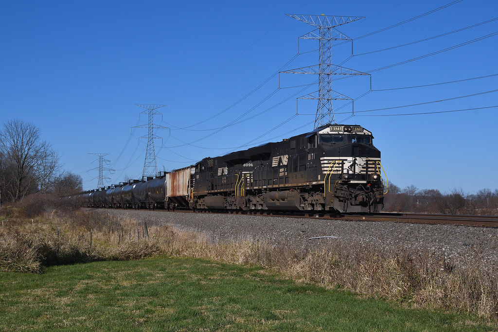 NS 8171 NS 8171, ES44AC, 64E EB at Metz Road, Columbiana, … Flickr