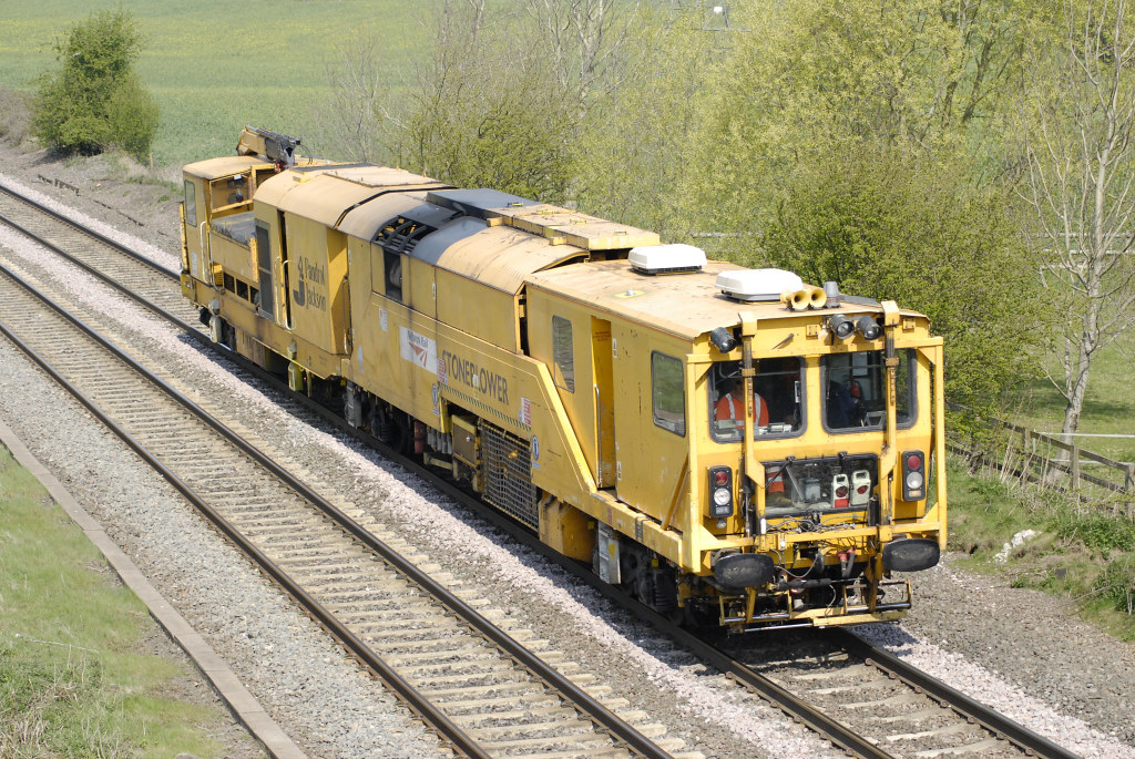 16 A Pandrol Jackson stoneblower at Portway Trev 'Big T' Hurley