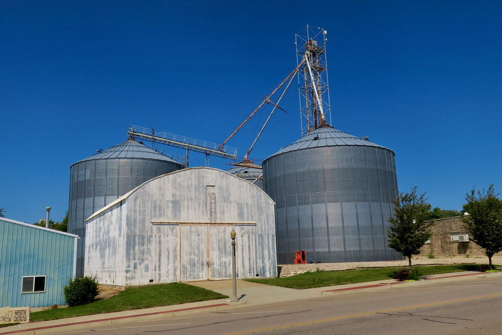 Grain Elevator, Alma, KS A grain elevator in Alma, Kansas.… Flickr