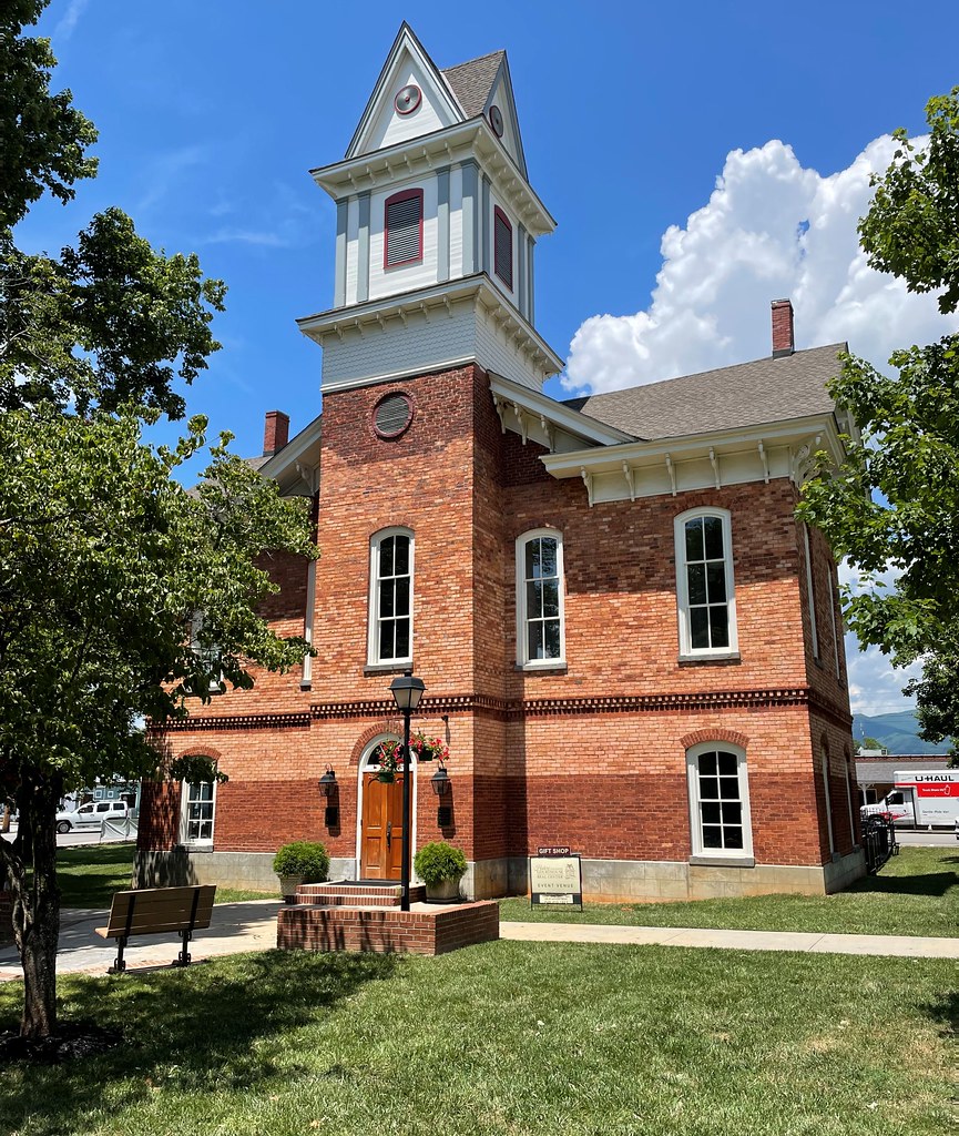 Old Clay County Courthouse (Hayesville, North Carolina) Flickr