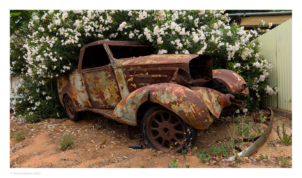 Briscoe Street_C070226 An old car on Bricsoe Street, Tiboo… Flickr