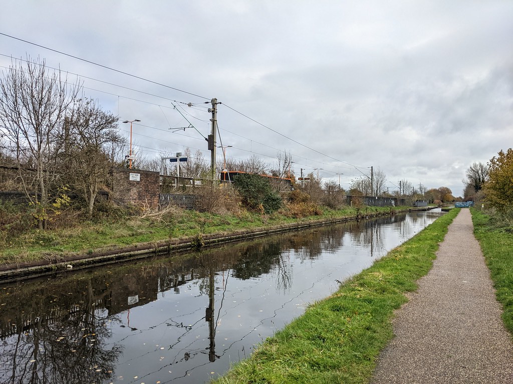 Birmingham Canal in Dudley Port area (2) Kite Flickr