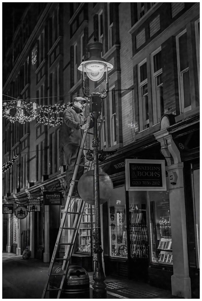 Gas Lamp Lighter. London Covent Garden. Dave Knight Flickr