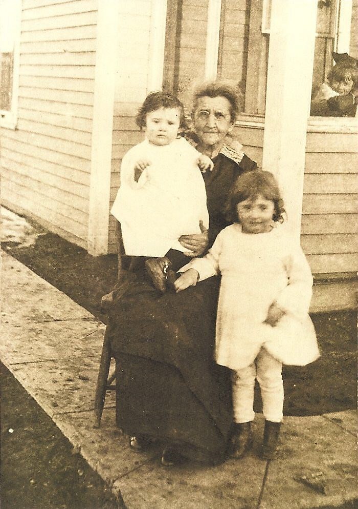 Ursula Marty Klasey with DeTray Granchildren Caitlin Weiss Flickr