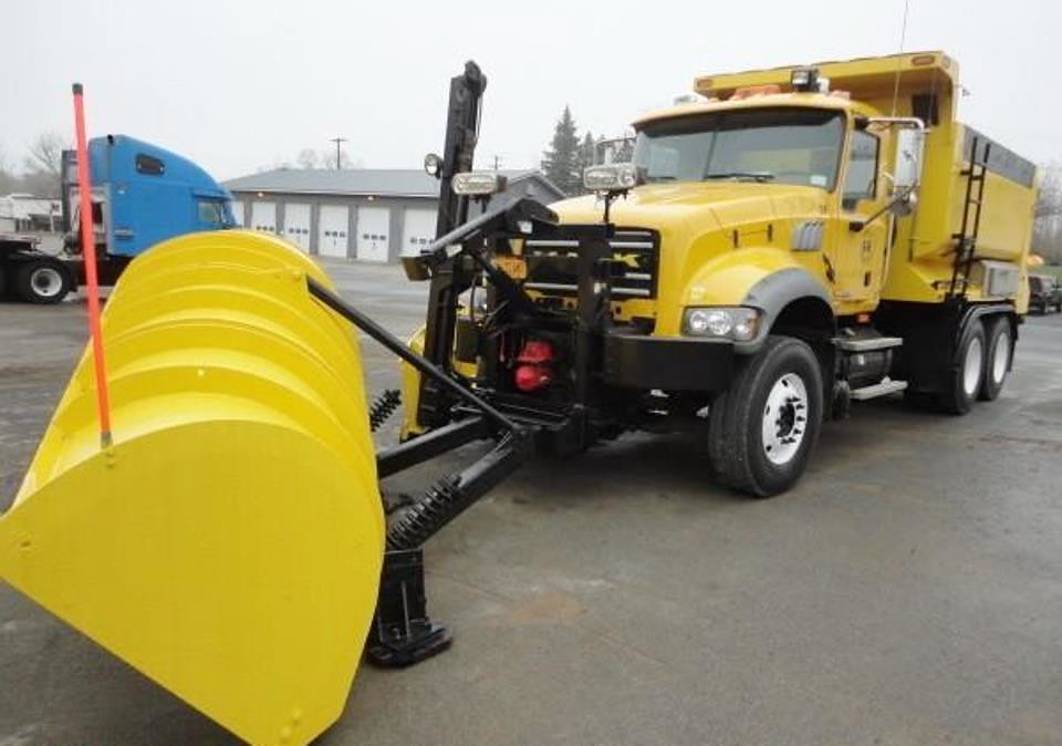 Town of Sandy Creek, NY 2010 Mack Granite GU713 dumpplow … Flickr