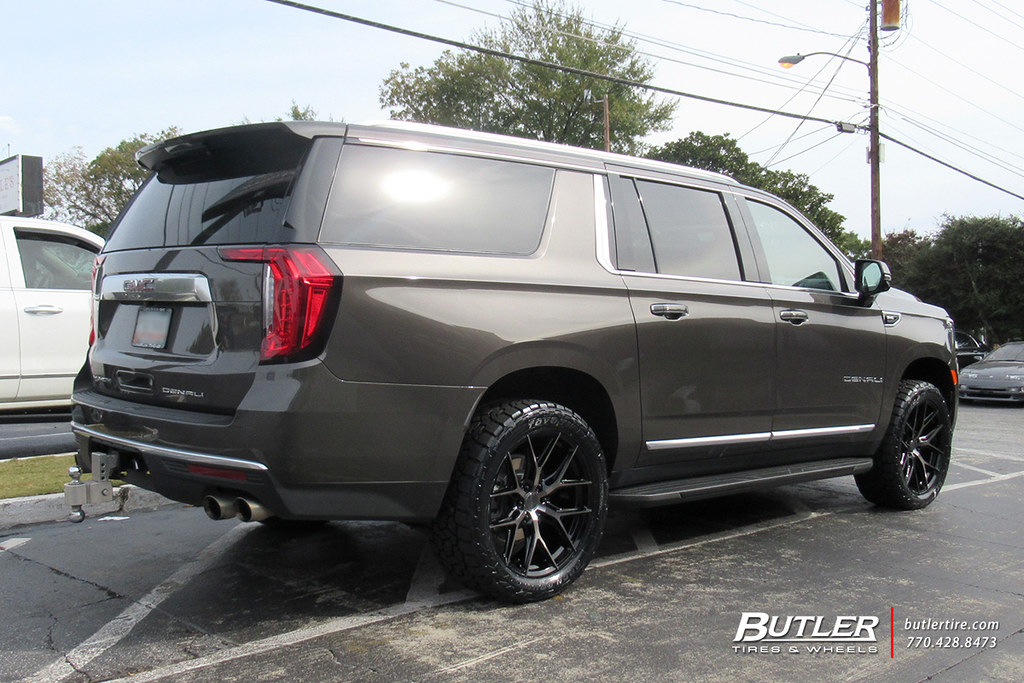 GMC Yukon Denali with 22in Vossen HF64 Wheels and Toyo Open Country
