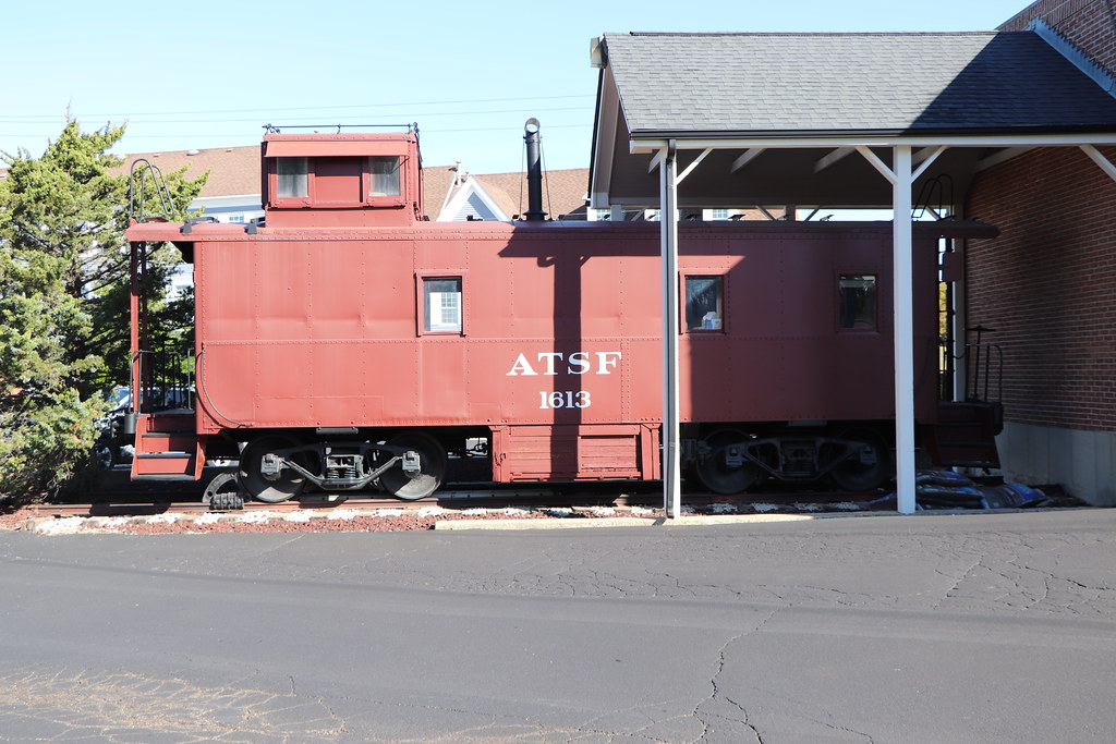 Barrington, Illinois ATSF 1613 Caboose in Barrington, Illi… R Serf