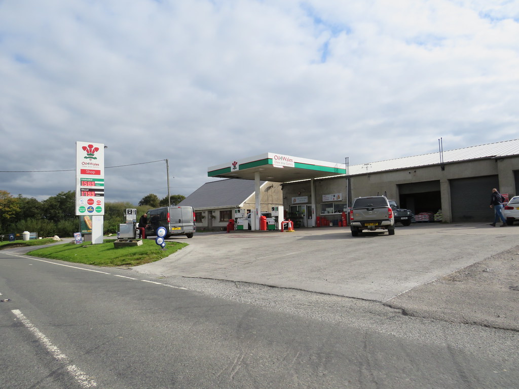 Oil 4 Wales Windy Corner Garage, A485 Nr Pencader, Carma… Flickr