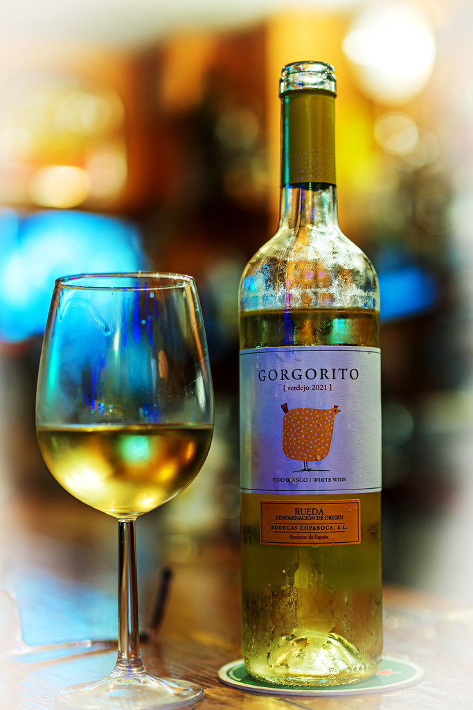 Bottle of Spanish White Wine ( L'Abadia Bar Valencia) Pa… Flickr