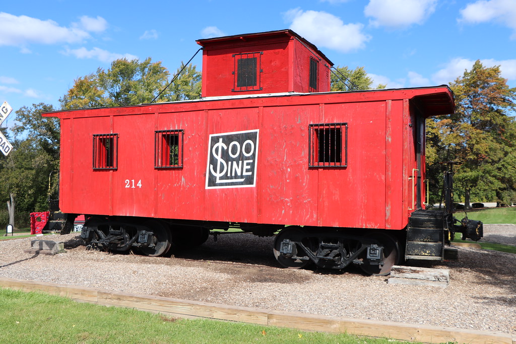 Lake Villa, Illinois SOO 214 Caboose at Caboose Park in La… Flickr