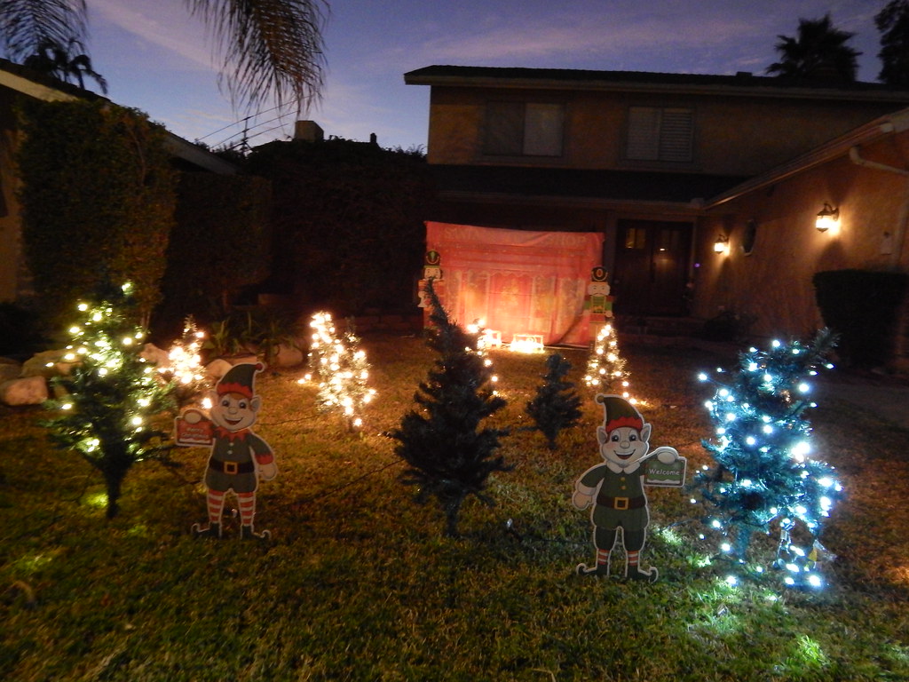 Neighborhood holiday lights and decorations, Eastview, Pal… Flickr
