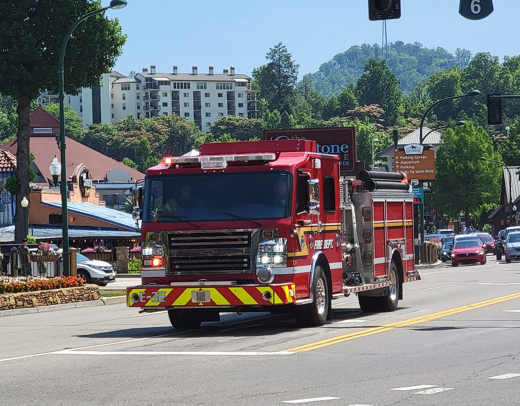 Gatlinburg TN Fire Dept Engine 32 (1) rwcar4 Flickr