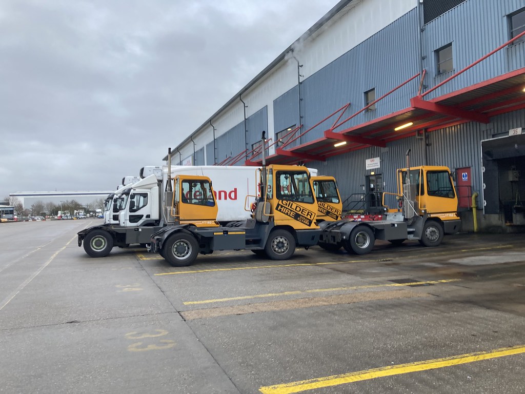 The shunt units ,parked up for Christmas ,the only time th… Flickr
