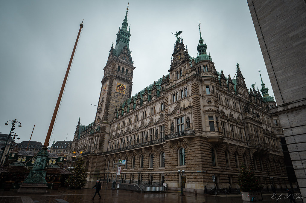 LR35 Rathaus JunYen Chen Flickr