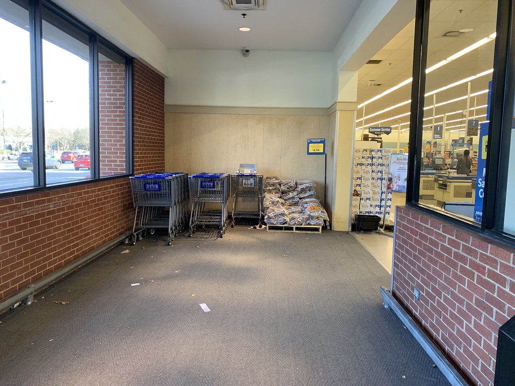 Food Lion interior Food Lion 1672 (45,292 square feet) 54… Flickr