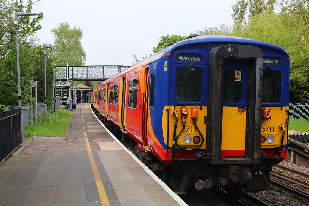 5711 & 5717, Bookham, April 28th 2022 2D27 1154 London Wat… Flickr