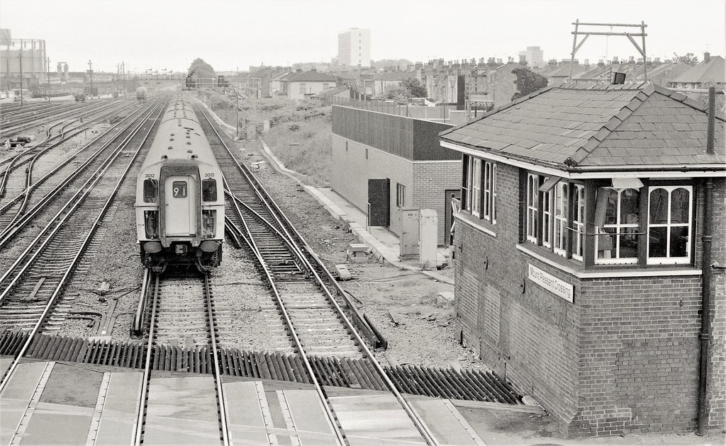 Southampton Class 430 4REP EMU passes Mount Pleasant Cros… Flickr