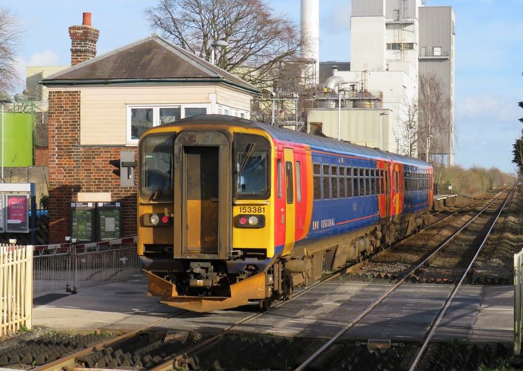 153385 + 153381 Tutbury & Hatton, Derbyshire East Midlan… Flickr