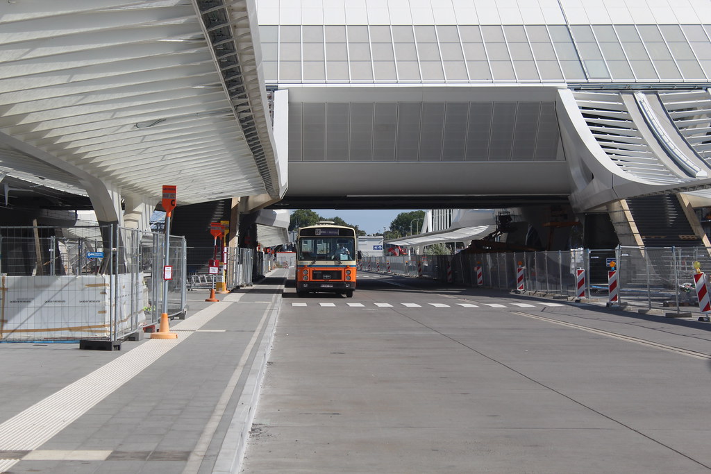 905111 Patrimoine Bus & Car Place Léopold, 7000 Mons Flickr