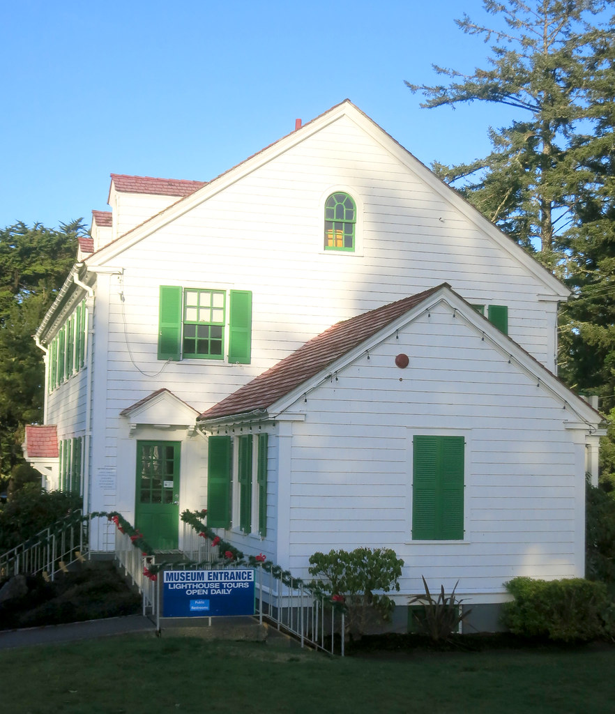 IMG_1687 This is Coast Guard housing built in 1939 for per… Flickr