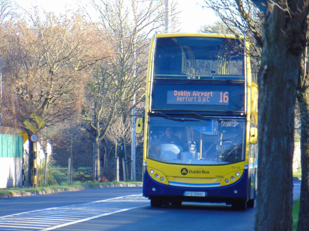 Dublin Bus EV42 Here we have Dublin Bus EV42 approaching t… Flickr
