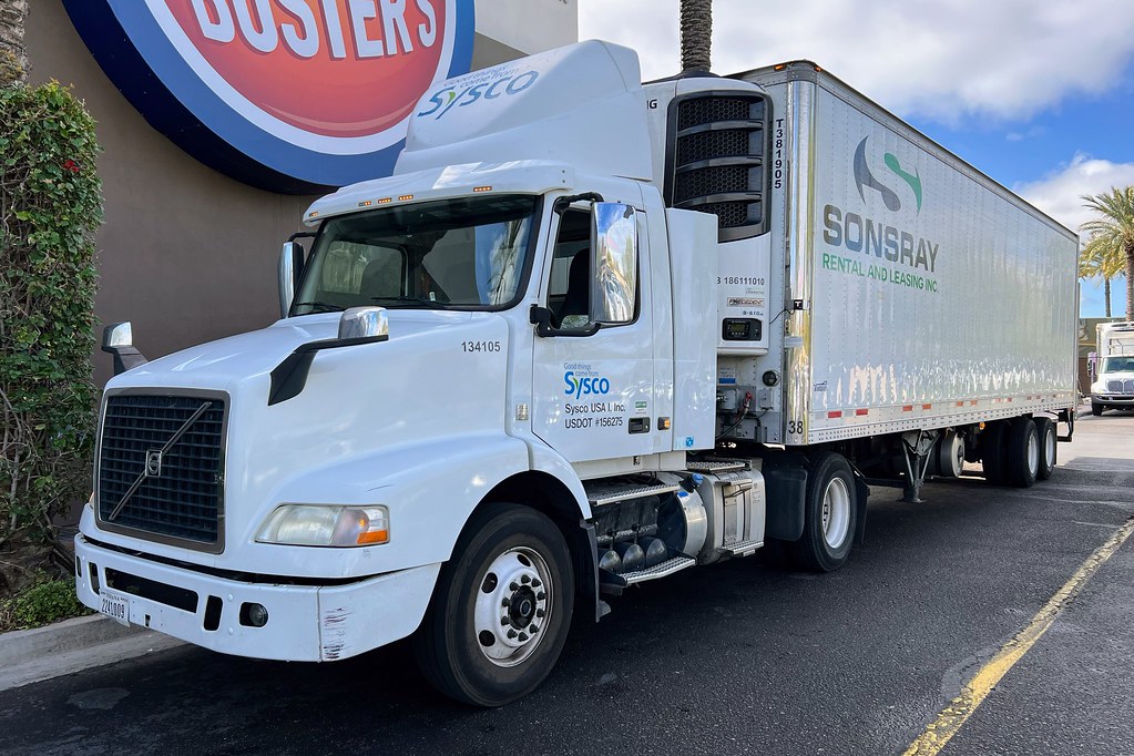 Sysco Volvo VNM 134105 with Sonsray Rental & Leasing CIMC … Flickr