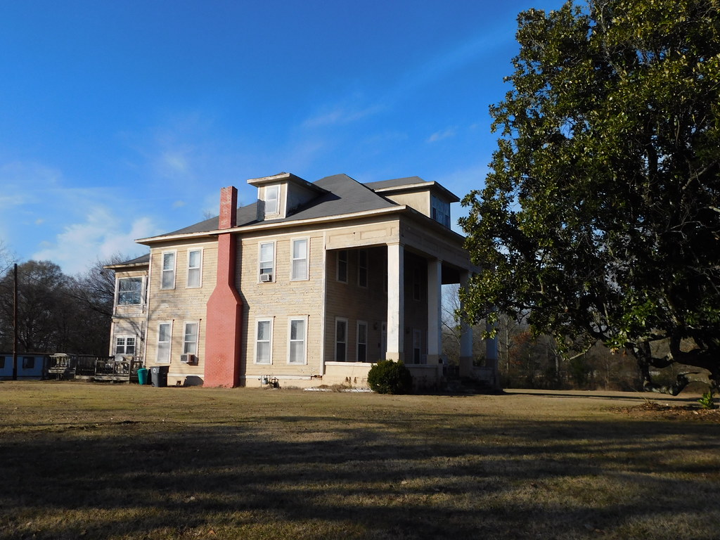 The Hawkins House Foreman, Arkansas The 2.5 story wood fra… Flickr