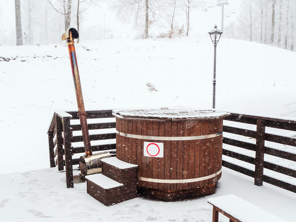 Advantages of Cedar Hot Tubs Cedar hot tubs are the most p… Flickr