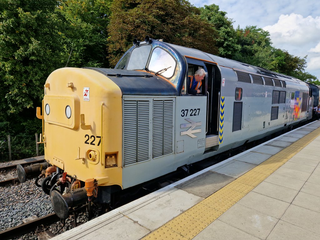37227 Princes Risborough 11/09/2022 1400 Chinnor to Prince… Flickr