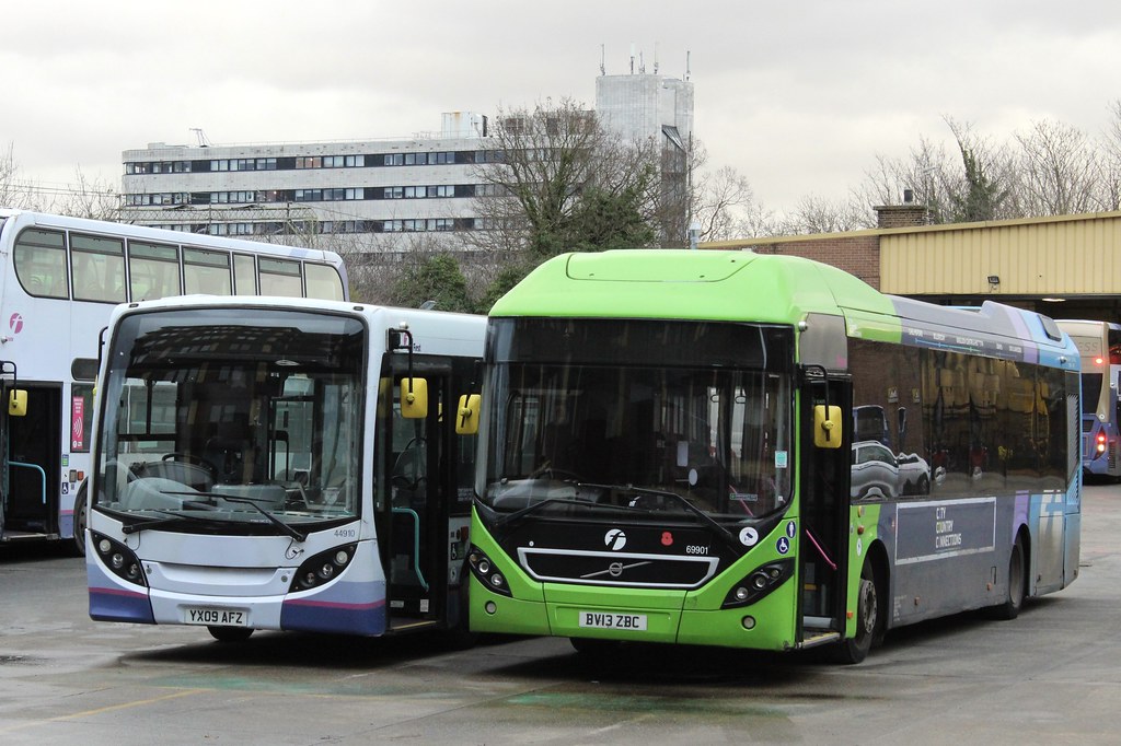 Basildon Bus Depot, First Essex YX09 AFZ 44910 and BV13 ZB… Flickr