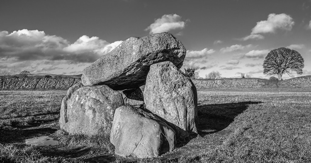 Neolithic Tomb, Giants Ring; Ballynahatty Andrew CameronMitchell Flickr