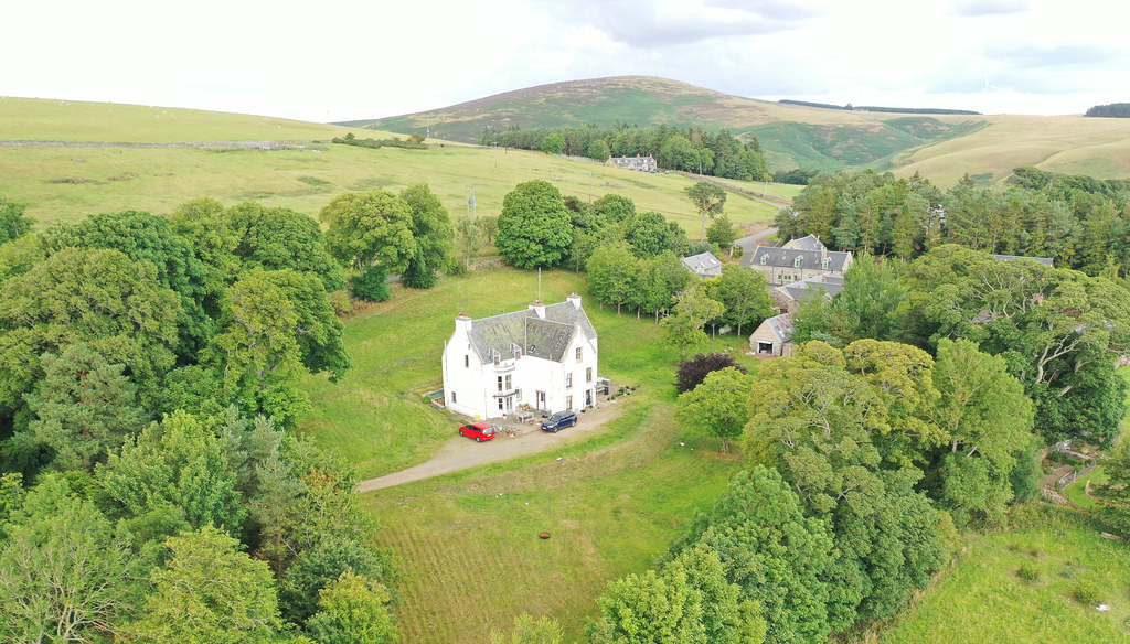 Crookston Old House (1) This is an attractive old laird's … Flickr