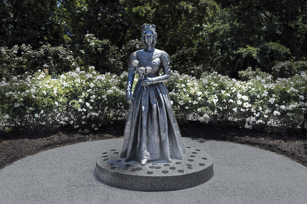 Queen Adelaide Statue Adelaide Botanic Garden. Flickr