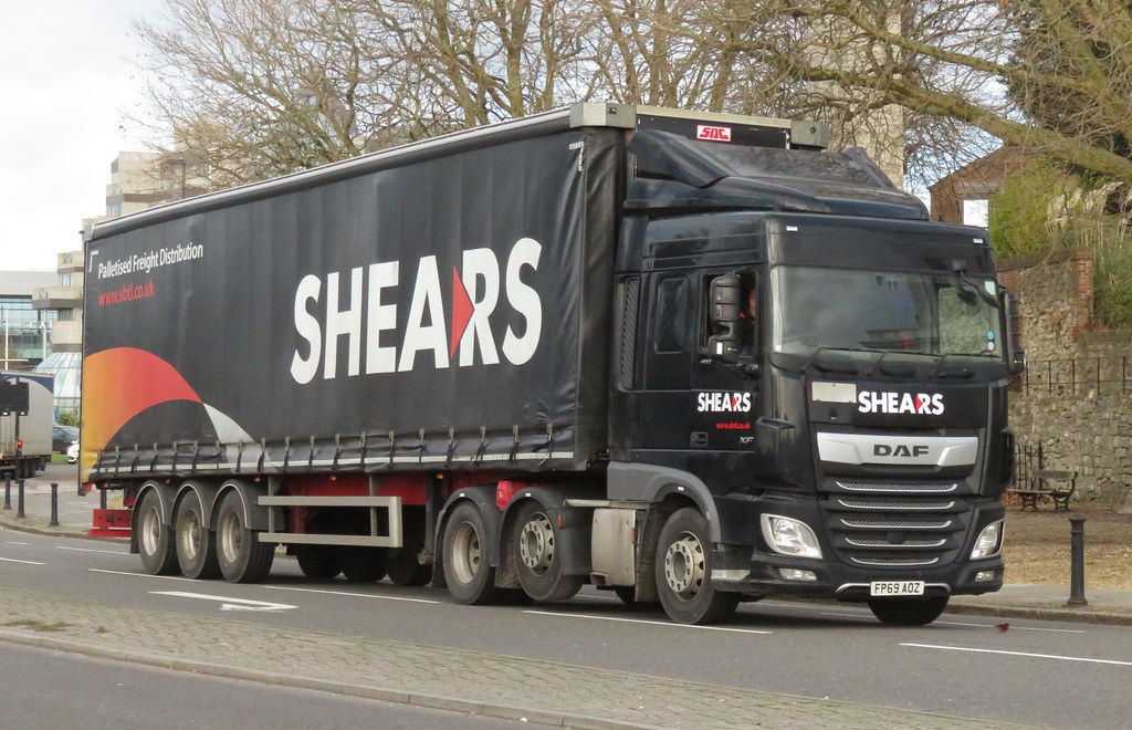 DAF FP69 AOZ 130123 FP69 AOZ DAF XF 6x2 Tractor Unit and… Flickr