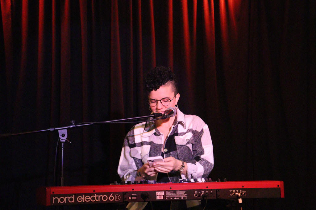 Halley Greg at Looking Glass Coffee 2023 Singer Halley Gre… Flickr