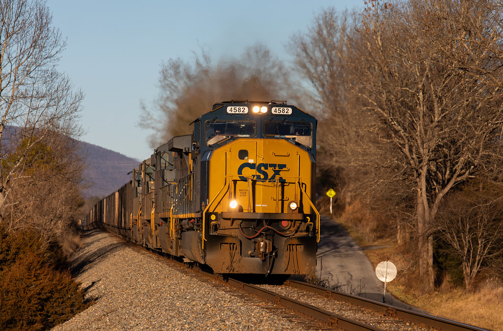 CSX CSXT E20112 SD70MAC 4582 West of Craigsville, VA 01… Flickr