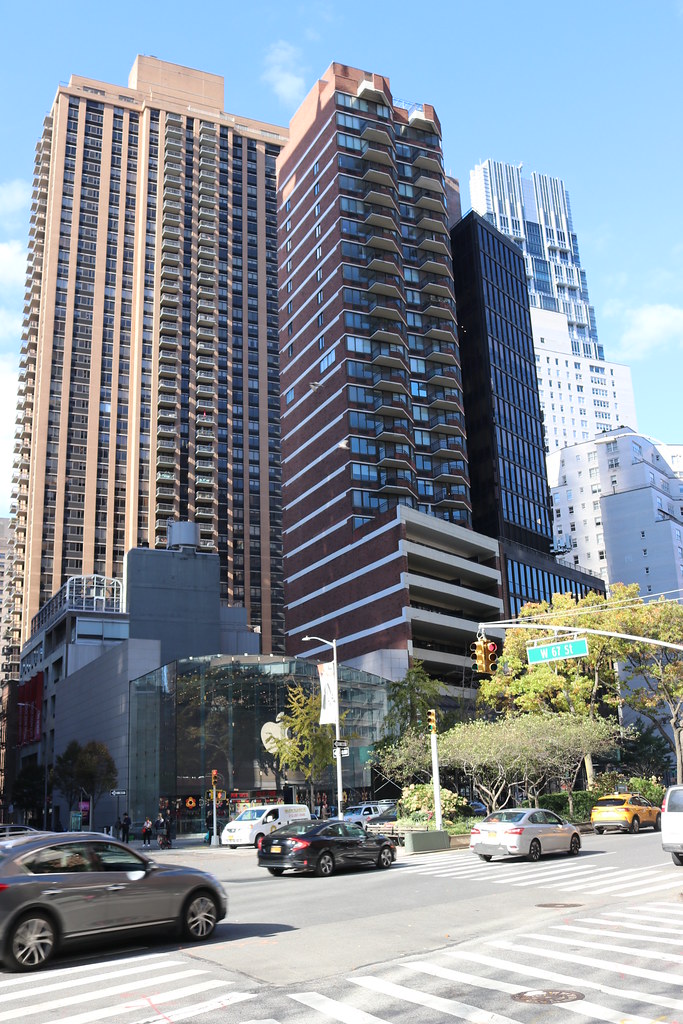 IMG_0834 Tower 67 (1986), 145 W. 67th St., 135 W. 67th St.… Flickr