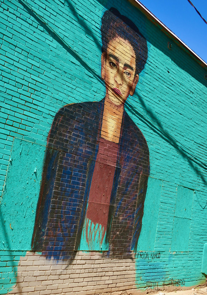 Frida Kahlo Portrait, Winslow, AZ Street art portrait of F… Flickr