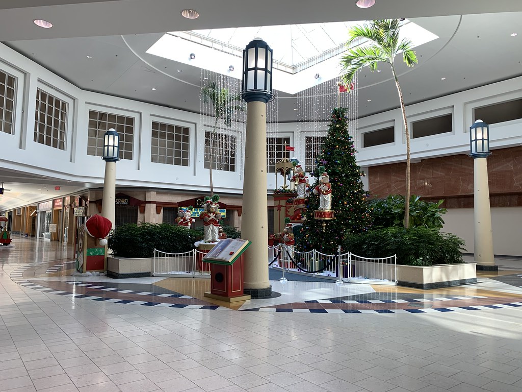 Military Circle Mall interior Military Circle Mall (1,013,… Flickr
