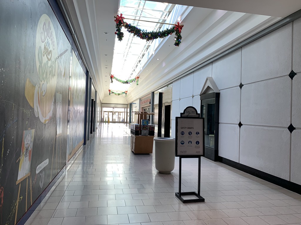 Military Circle Mall interior Military Circle Mall (1,013,… Flickr