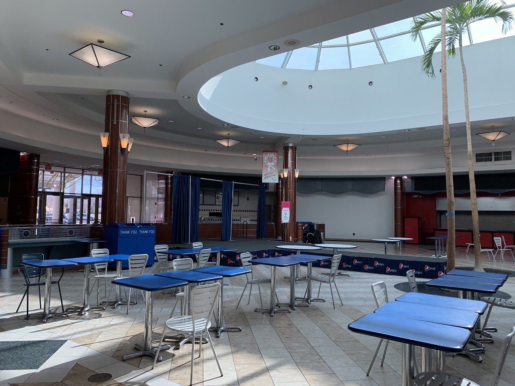 Military Circle Mall interior Military Circle Mall (1,013,… Flickr