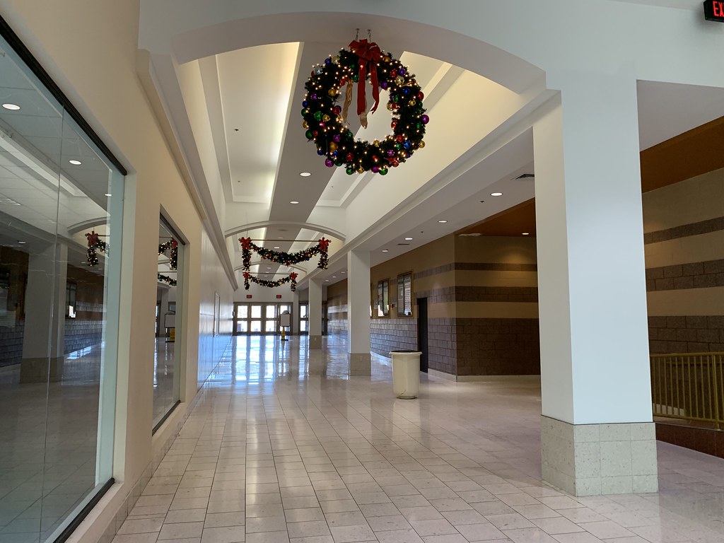 Military Circle Mall interior Military Circle Mall (1,013,… Flickr