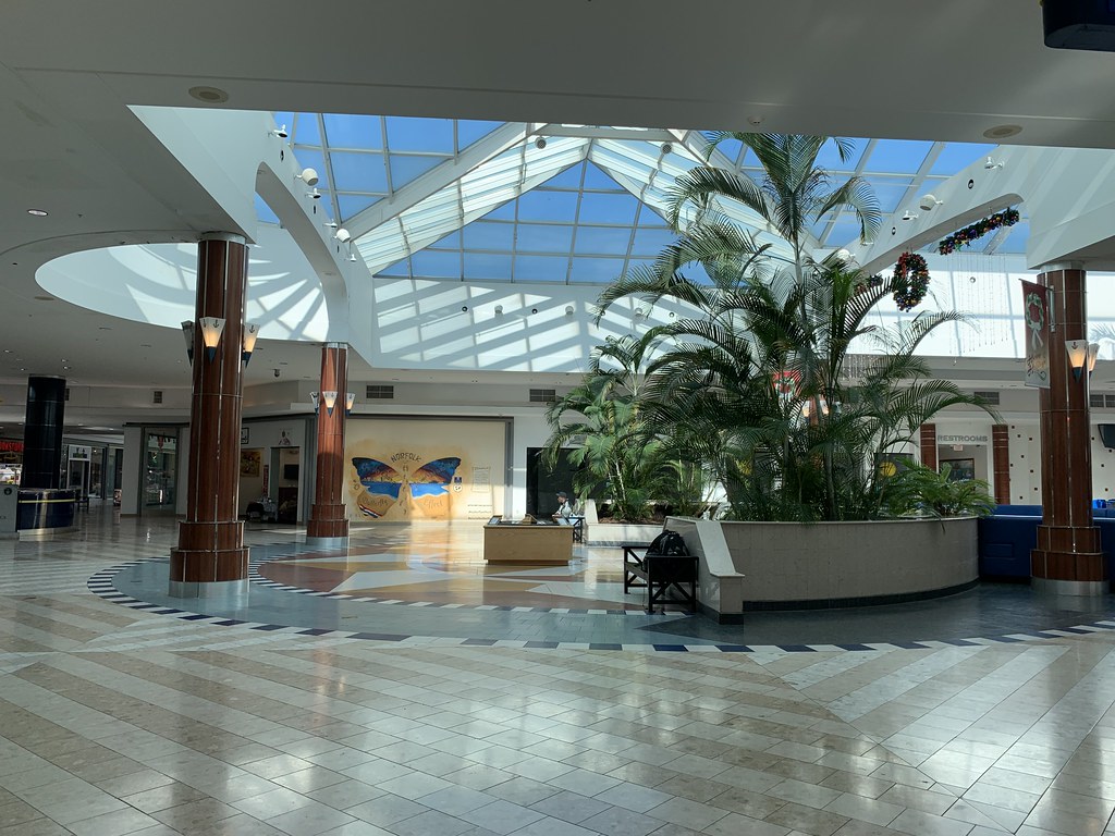 Military Circle Mall interior Military Circle Mall (1,013,… Flickr