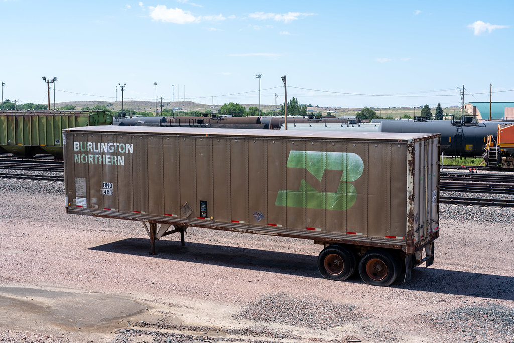 7R317675 Burlington Northern trailer 461 sits next to the… Flickr