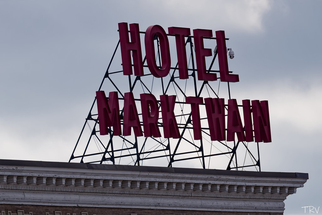 Hannibal Mark Twain Hotel is a historic hotel building loc… Flickr