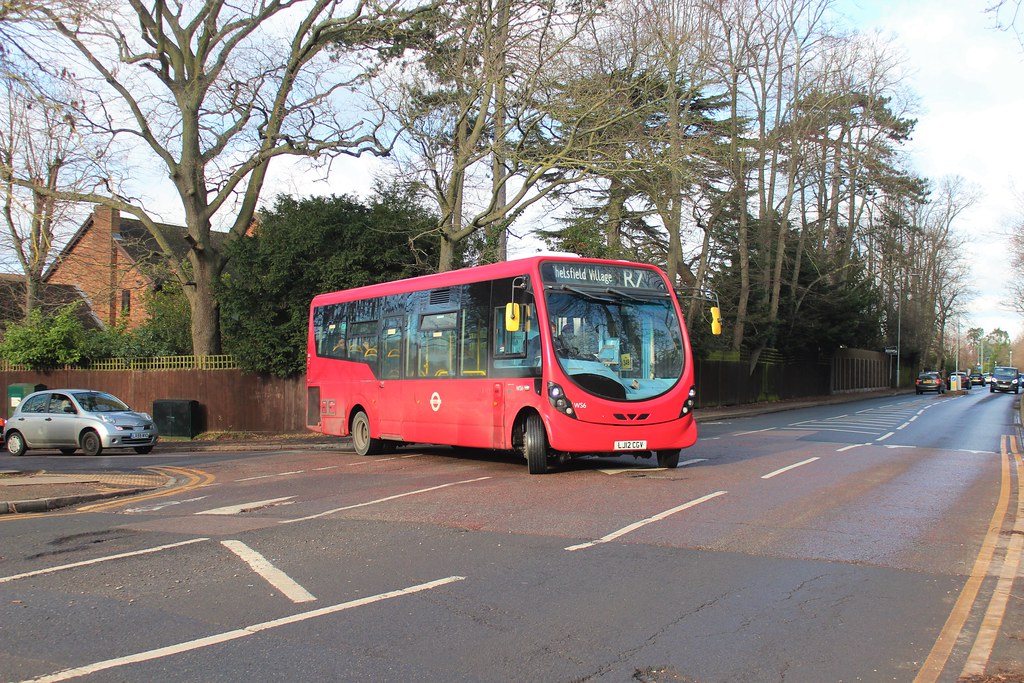 LJ12 CGV Turning from Oldfield Road into Blackbrook Lane, … Flickr